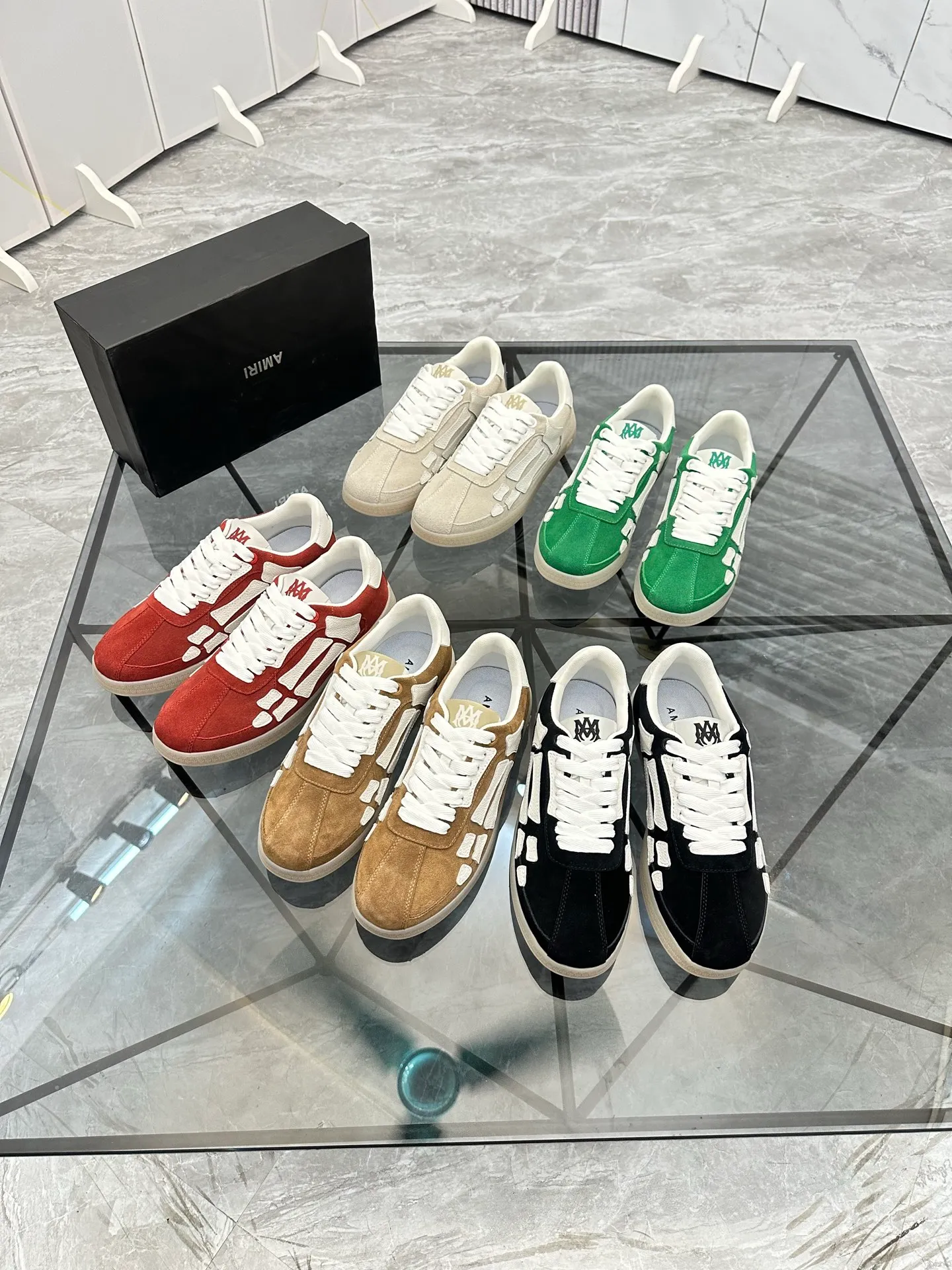 Men's shoes: 💰P420¥ Product trademark: AMIRI* "Amir*" low-top casual shoes Regular size: 38-45 (can be customized to 46) Product material: imported nubuck leather upper, breathable lining, original outsole. Number: 001